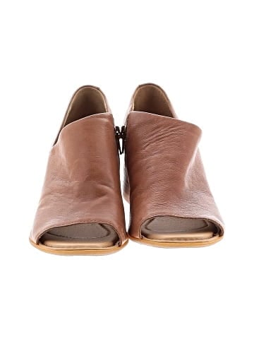 Born Heels (view 2)