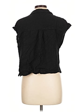 Old Navy Sleeveless Button-Down Shirt (view 2)
