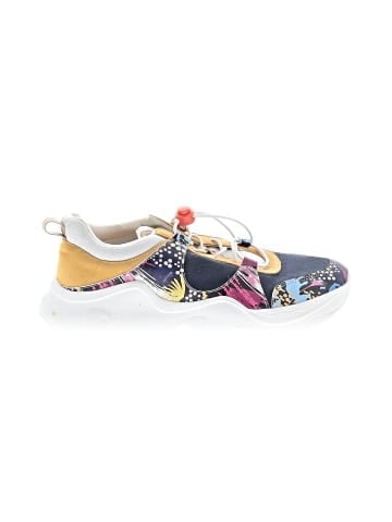 UIN Sneakers (view 1)