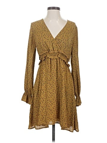 Le Lis Casual Dress (view 1)