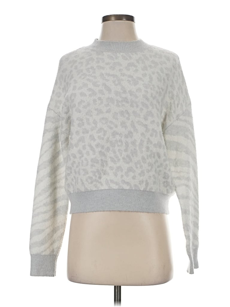 Click to view more detailed imagery on our partner's website Pre-owned Rails Pullover Sweater In Silver