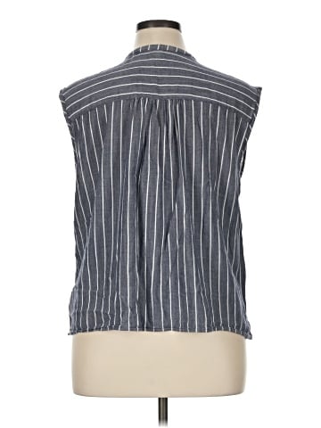 Old Navy Sleeveless Button-Down Shirt (view 2)