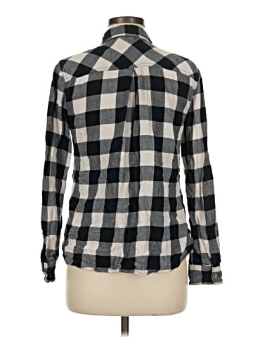 Maurices Long Sleeve Button-Down Shirt (view 2)