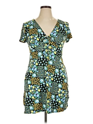 Urban Outfitters Casual Dress (view 1)