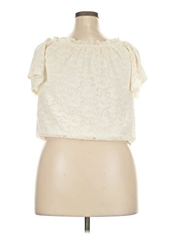 No Boundaries Short Sleeve Blouse (view 2)