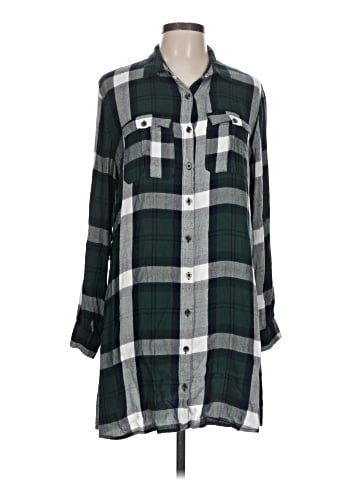 Charlotte Russe Long Sleeve Button-Down Shirt (view 1)