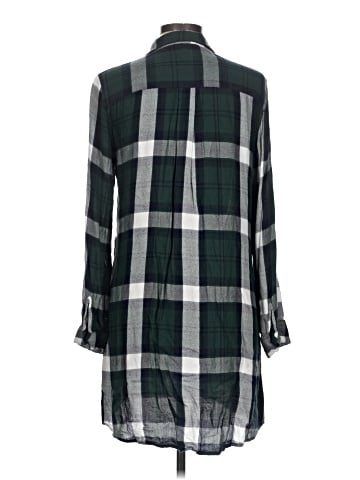 Charlotte Russe Long Sleeve Button-Down Shirt (view 2)