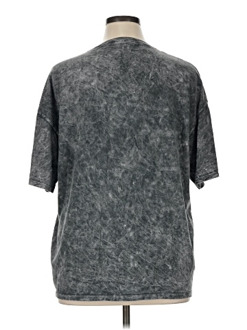 Hot Topic Short Sleeve T-Shirt (view 2)