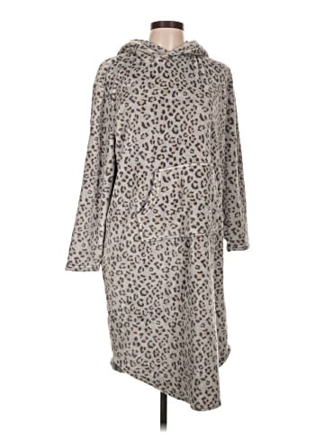 32 Degrees Poncho (view 1)