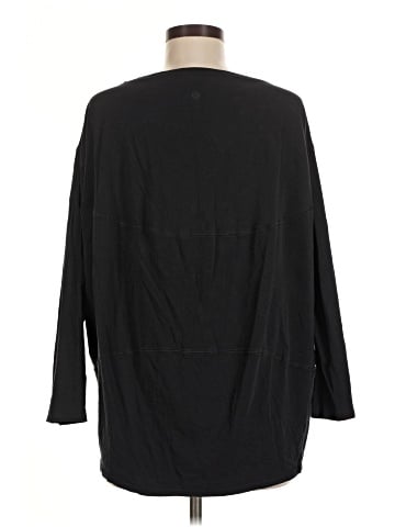Lululemon Athletica 3/4 Sleeve T-Shirt (view 2)