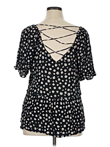 Maurices Short Sleeve T-Shirt (view 2)