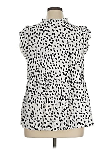 Angashion Sleeveless Blouse (view 2)