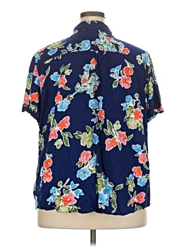 Croft & Barrow Short Sleeve Button-Down Shirt (view 2)