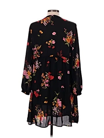 Old Navy Casual Dress (view 2)