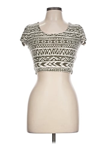 Charlotte Russe Short Sleeve T-Shirt (view 1)