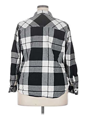 Universal Thread Long Sleeve Button-Down Shirt (view 2)