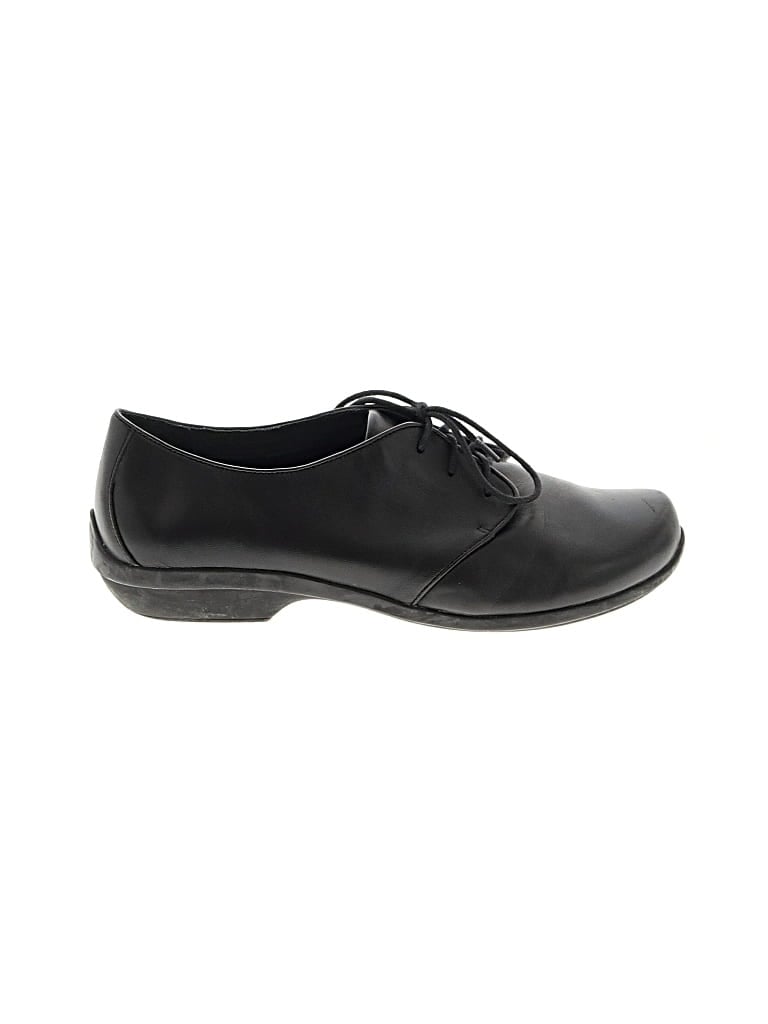 Click to view more detailed imagery on our partner's website Pre-owned Dansko Flats In Black