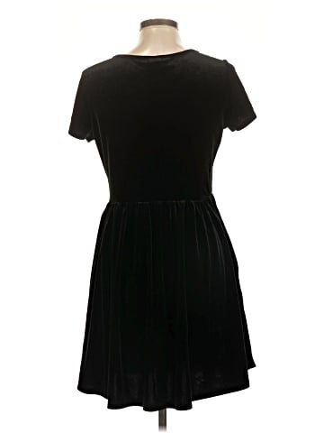 Hot Topic Casual Dress (view 2)