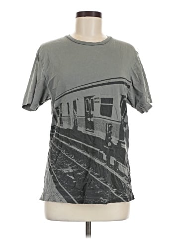 Old Navy Short Sleeve T-Shirt (view 1)