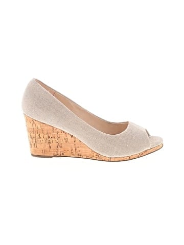 Kelly & Katie Wedges (view 1)