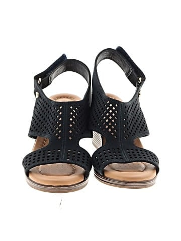 Kelly & Katie Wedges (view 2)