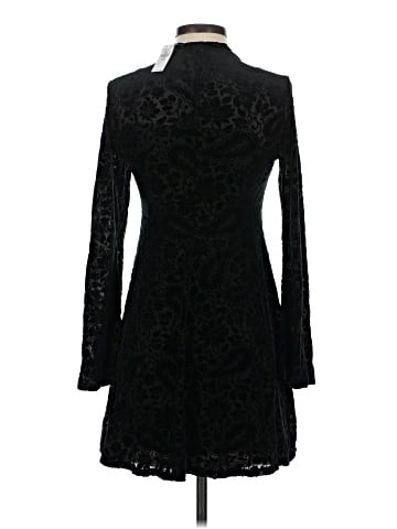 Old Navy Casual Dress (view 2)