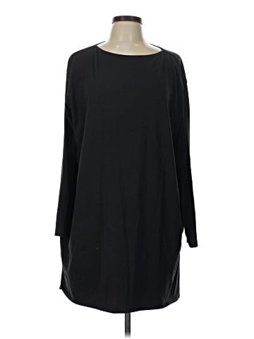 Lululemon Athletica 3/4 Sleeve T-Shirt (view 1)