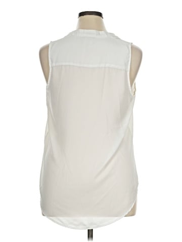 Mossimo Sleeveless Button-Down Shirt (view 2)