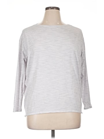 Lululemon Athletica 3/4 Sleeve T-Shirt (view 1)