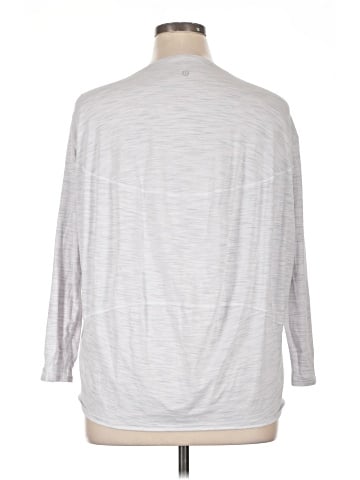Lululemon Athletica 3/4 Sleeve T-Shirt (view 2)