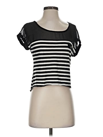 Charlotte Russe Short Sleeve T-Shirt (view 1)