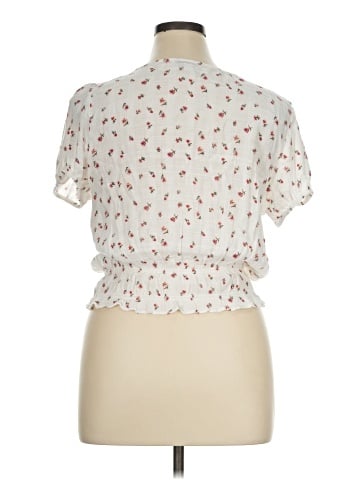 American Eagle Outfitters Short Sleeve Blouse (view 2)