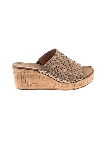 Corkys Wedges (view 1)
