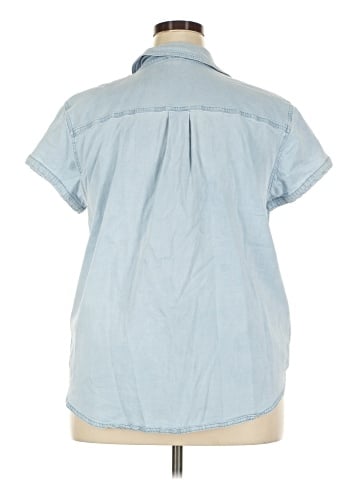 Universal Standard Short Sleeve Button-Down Shirt (view 2)
