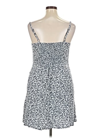 Old Navy Casual Dress (view 2)