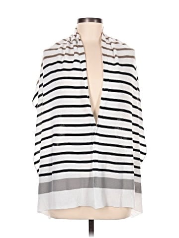 Simply Noelle Poncho (view 1)