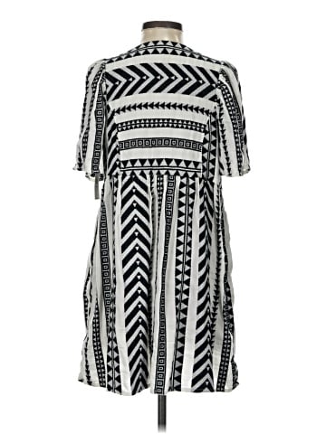 Old Navy Casual Dress (view 2)
