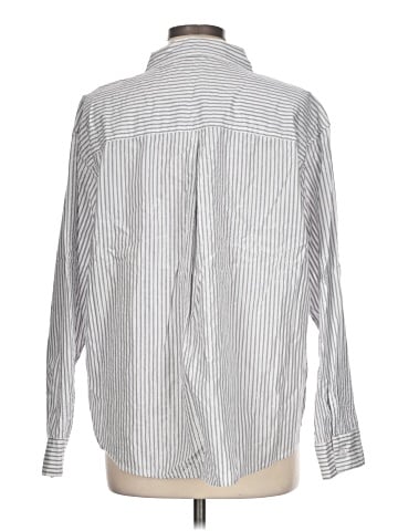 Maurices Long Sleeve Button-Down Shirt (view 2)