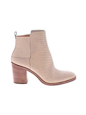 Pour La Victoire Ankle Boots (view 1)