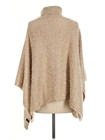 Akemi + Kin Poncho (view 2)