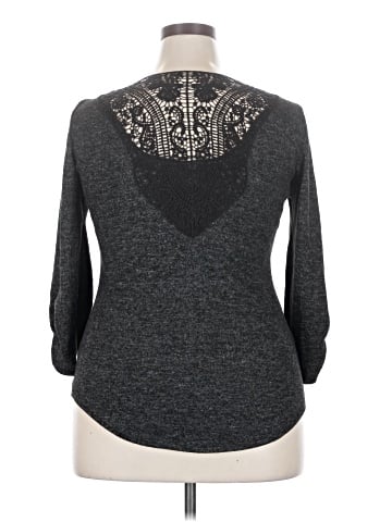 No Boundaries 3/4 Sleeve Top (view 2)