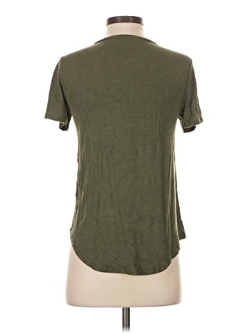 Charlotte Russe Short Sleeve T-Shirt (view 2)