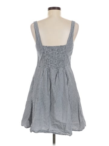 Old Navy Casual Dress (view 2)