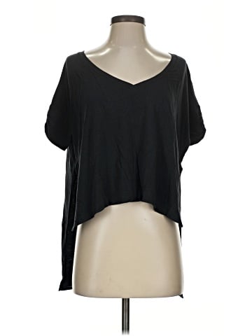 Lululemon Athletica 3/4 Sleeve T-Shirt (view 1)