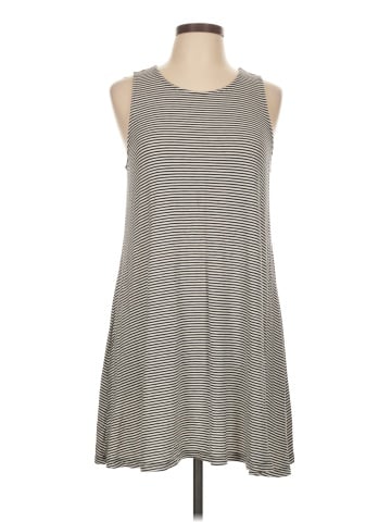 Old Navy Casual Dress (view 1)