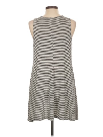 Old Navy Casual Dress (view 2)