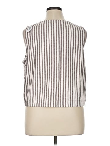 Old Navy Sleeveless Button-Down Shirt (view 2)