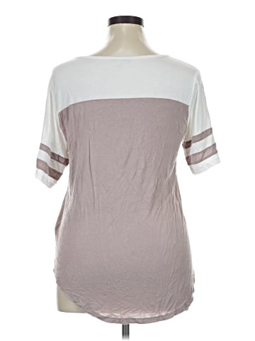 Charlotte Russe Short Sleeve T-Shirt (view 2)
