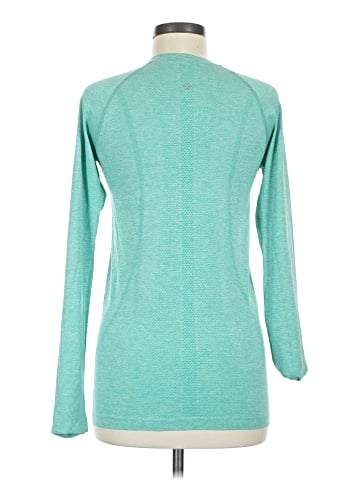 Lululemon Athletica 3/4 Sleeve T-Shirt (view 2)