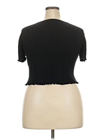 No Boundaries Short Sleeve Top (view 2)